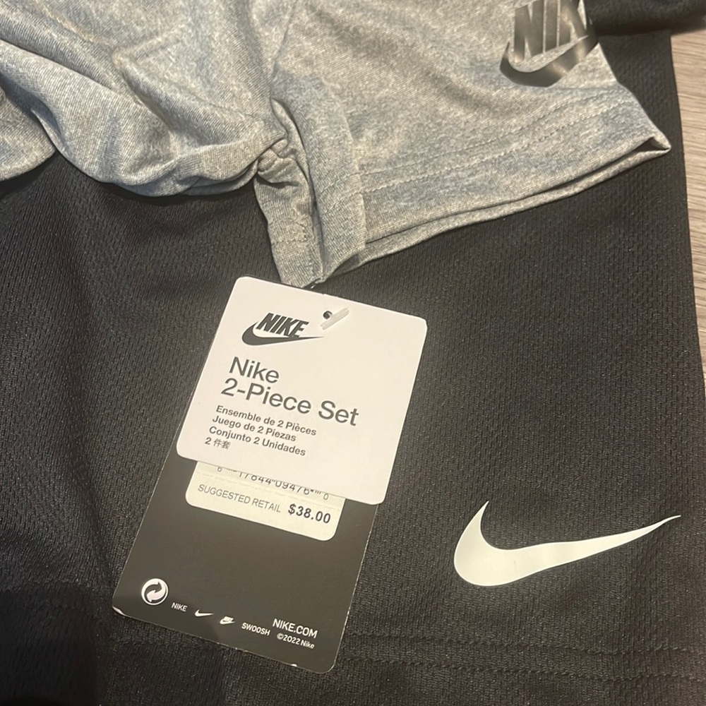 NWT Nike 2 piece short set - Picture 4 of 4